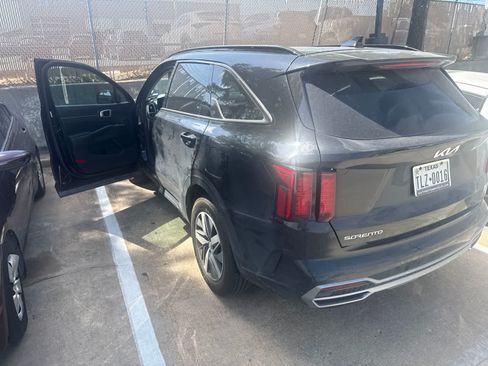 Used 2023 Kia Sorento S w/ Panoramic Sunroof Package FWD image 3