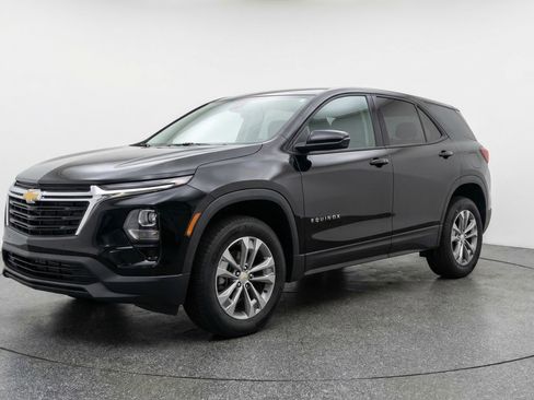 Used 2025 Chevrolet Equinox LT FWD image 3