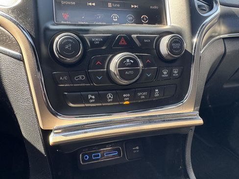 Used 2017 Jeep Grand Cherokee Limited AWD/4WD image 24