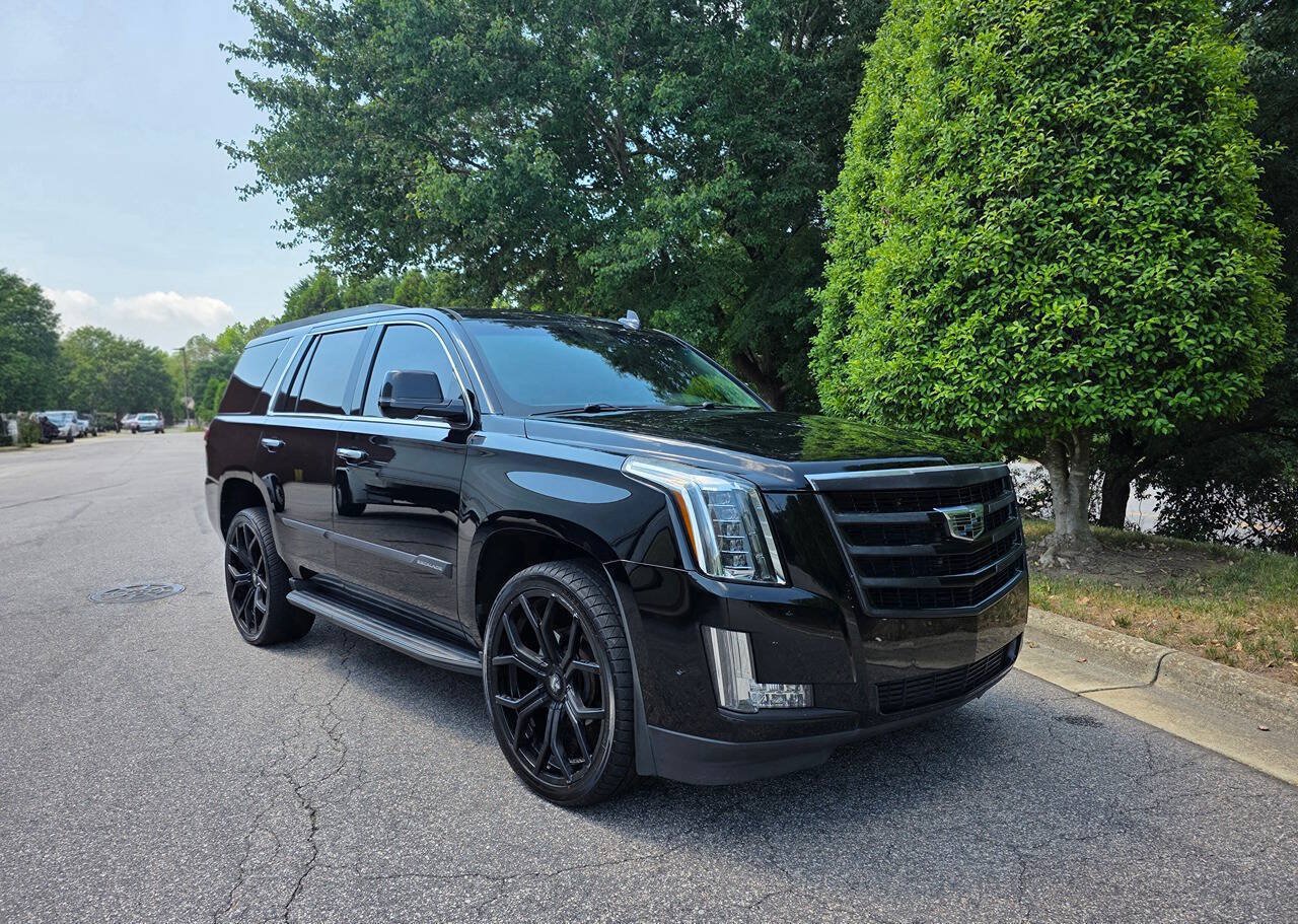 Used 2018 Cadillac Escalade Luxury AWD/4WD image 7