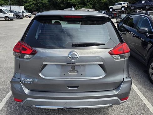 Used 2017 Nissan Rogue S FWD image 3
