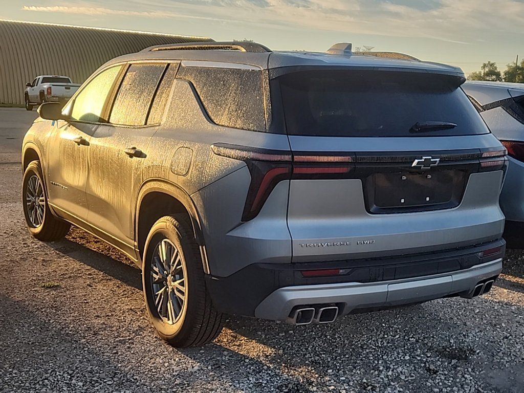 Used 2025 Chevrolet Traverse LT AWD/4WD image 2