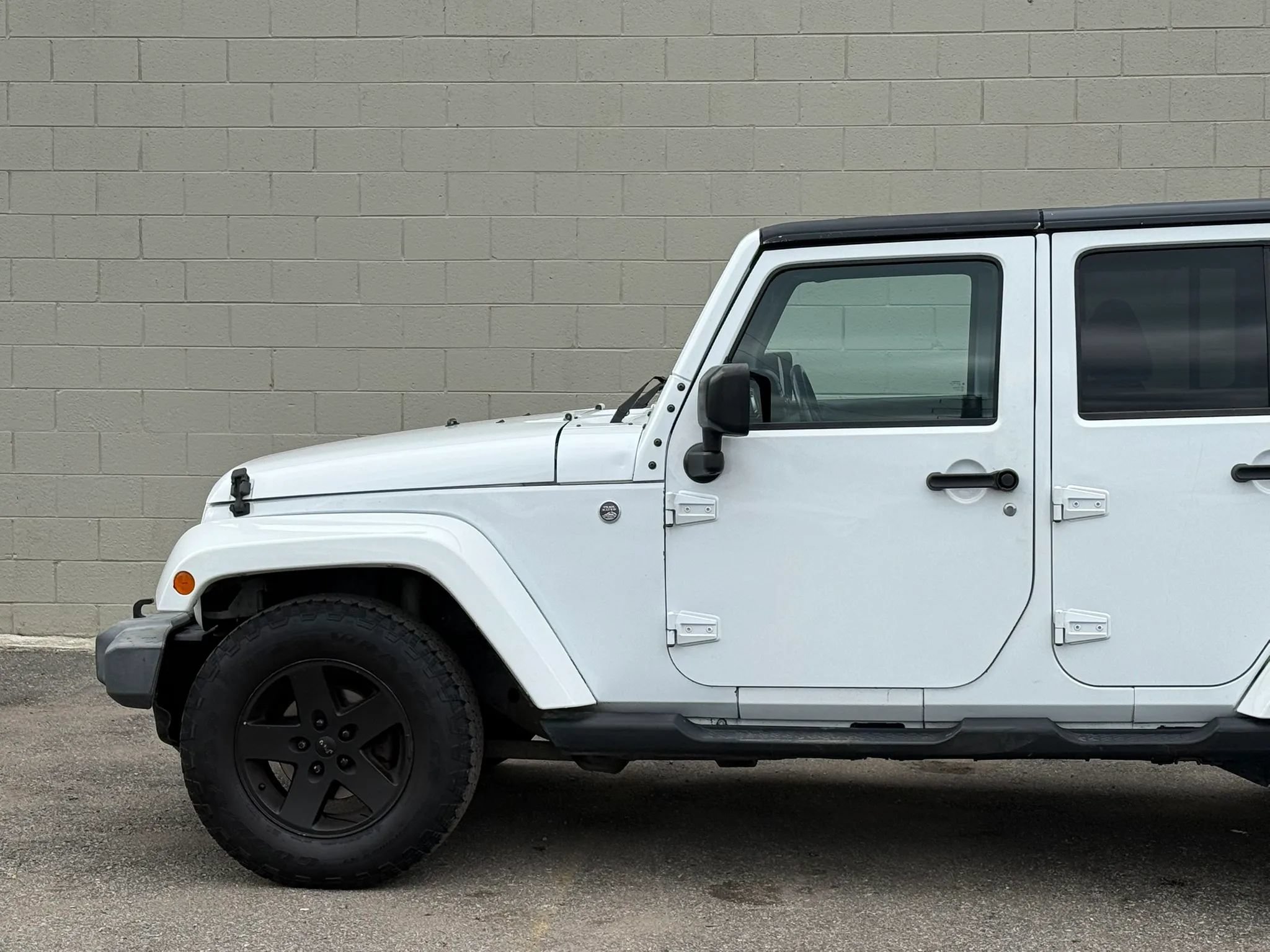 Used 2015 Jeep Wrangler Unlimited Sahara AWD/4WD image 3