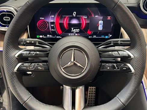 Used 2025 Mercedes-Benz GLC 300 4MATIC image 14