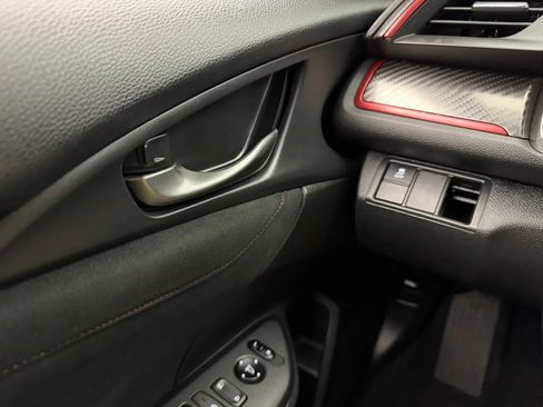 Used 2018 Honda Civic Type R image 16