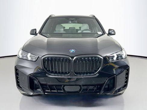 New 2026 BMW X5 xDrive50e image 2