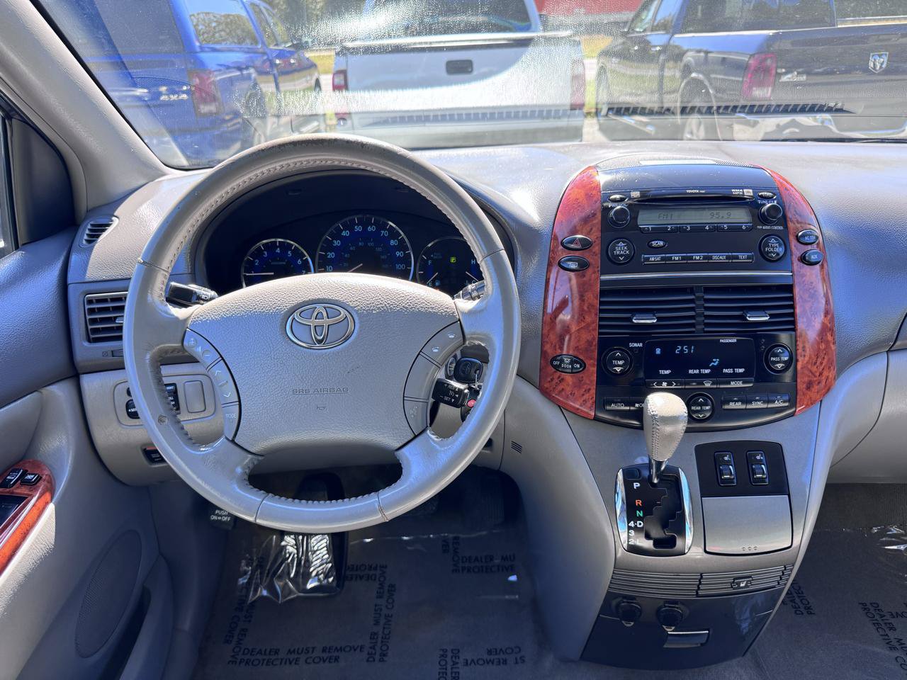 Used 2009 Toyota Sienna XLE Limited FWD image 18