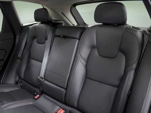 Certified 2025 Volvo XC60 B5 Ultra AWD/4WD image 16
