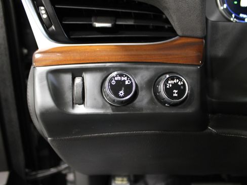 Used 2019 Cadillac Escalade ESV Luxury image 10