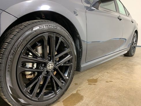 Used 2025 Toyota Camry SE image 2