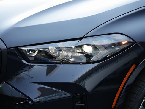 New 2026 BMW X5 M60i w/ Climate Comfort Package image 12