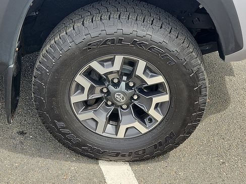 Used 2021 Toyota Tacoma TRD Off-Road w/ Technology Package AWD/4WD image 8