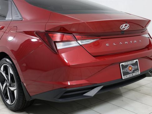 Used 2023 Hyundai Elantra SEL w/ Convenience Package image 41