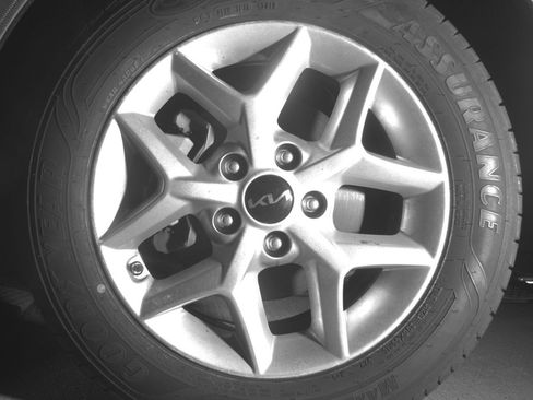 Used 2025 Kia Soul LX w/ LX Technology Package FWD image 12
