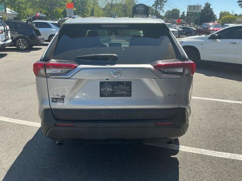 Used 2021 Toyota RAV4 XLE FWD image 4