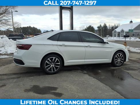 Used 2025 Volkswagen Jetta SE image 4