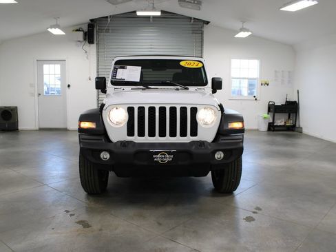 Used 2024 Jeep Wrangler Sport AWD/4WD image 3