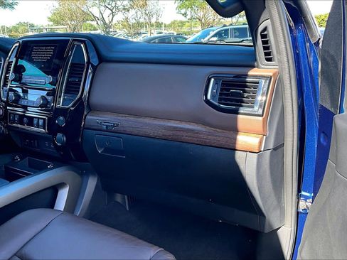 Certified 2023 Nissan Titan Platinum Reserve w/ Moonroof Package image 17