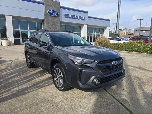 Used 2023 Subaru Outback Premium image 43