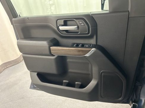 Used 2022 Chevrolet Silverado 2500 LT w/ Convenience Package image 22