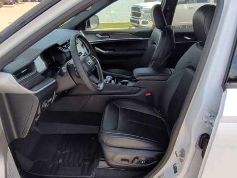 New 2025 Jeep Grand Cherokee L Limited image 13