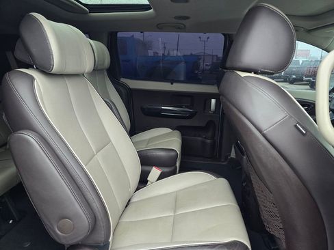 Used 2015 Kia Sedona SX Limited FWD image 12
