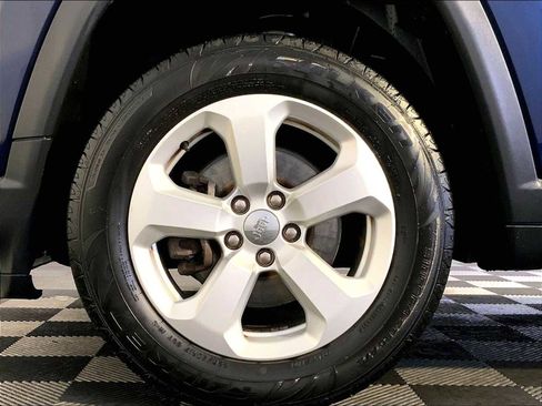 Used 2019 Jeep Compass Latitude w/ Cold Weather Group image 11