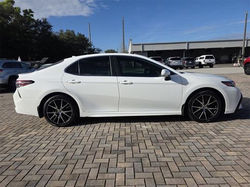 Used 2022 Toyota Camry SE image 12