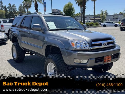 Used 2005 Toyota 4Runner SR5 AWD/4WD image 1