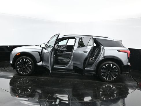 New 2025 Chevrolet Blazer EV RS image 28