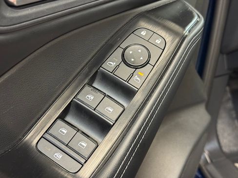 Used 2025 Nissan Rogue SV image 9