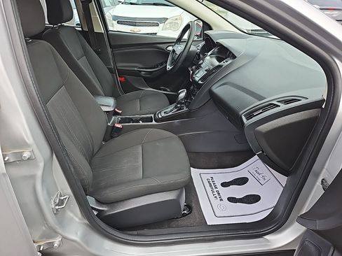 Used 2018 Ford Focus SE FWD image 18
