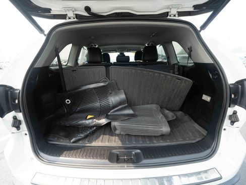 Used 2019 Toyota Highlander Plus AWD/4WD image 28