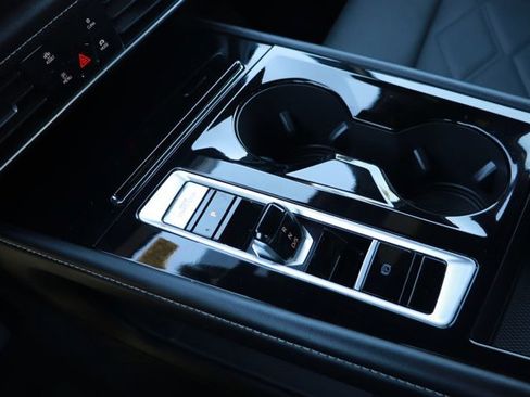 Used 2024 Volkswagen Atlas Cross Sport SE image 16