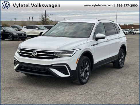 Certified 2022 Volkswagen Tiguan SE image 5