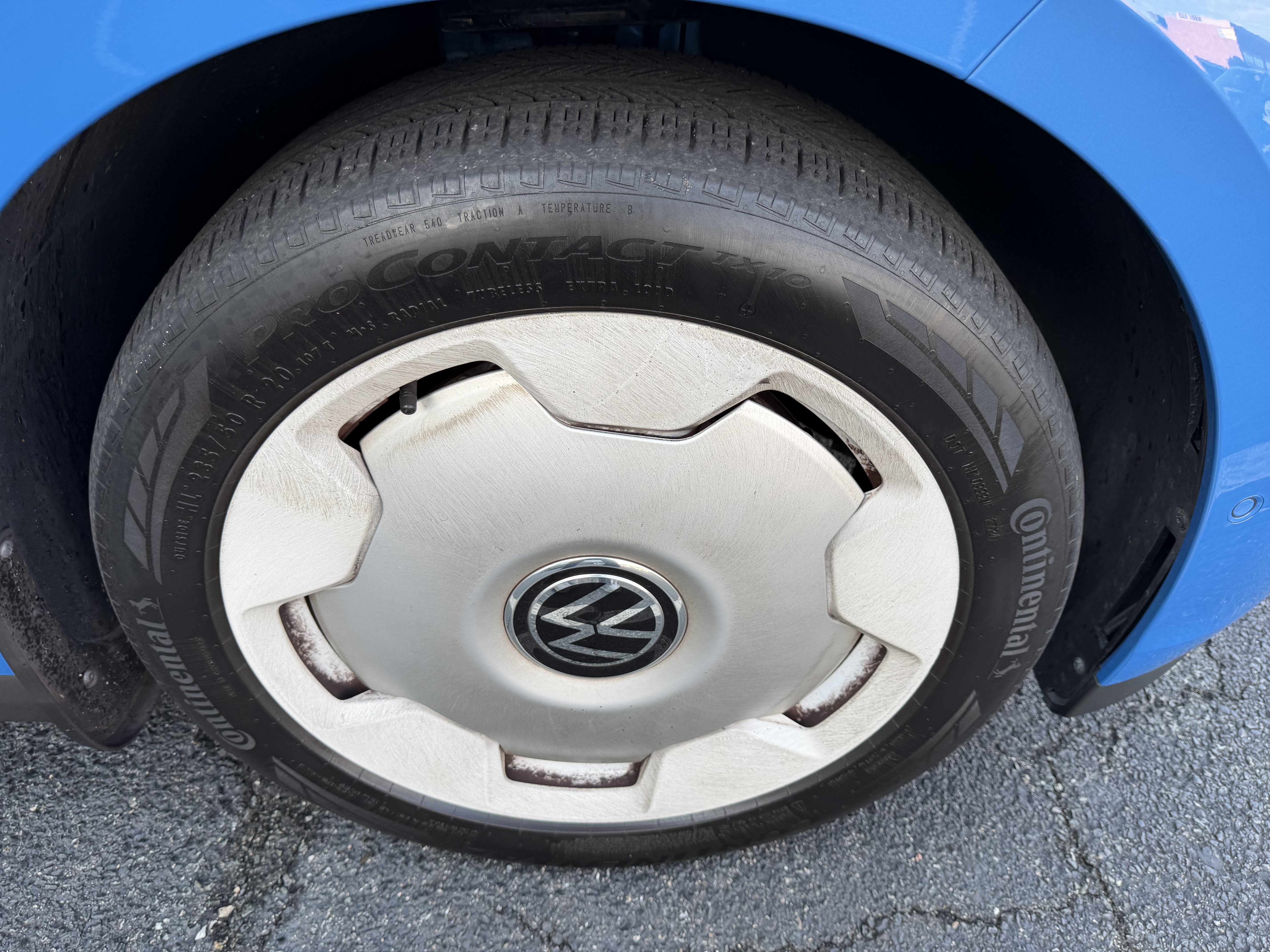 Used 2025 Volkswagen ID. Buzz 1st Edition AWD/4WD image 48