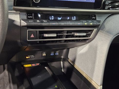 Used 2025 Toyota Camry LE FWD image 31