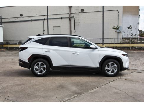 Used 2023 Hyundai Tucson SEL FWD image 2