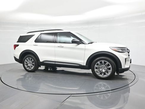 New 2025 Ford Explorer Active w/ Active Comfort Package image 24