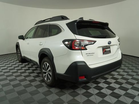 Used 2025 Subaru Outback Premium image 5