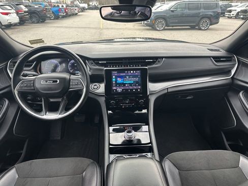 Used 2022 Jeep Grand Cherokee L Laredo image 17