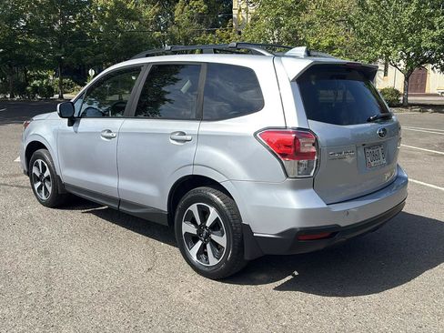 Used 2017 Subaru Forester 2.5i Premium AWD/4WD image 5
