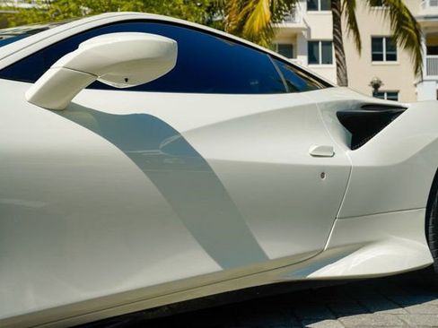 Used 2021 Ferrari F8 Tributo image 11