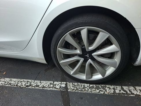 Used 2019 Tesla Model 3 Mid Range RWD image 9
