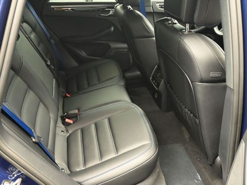 New 2026 Porsche Macan AWD/4WD image 9