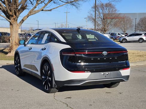 Used 2025 Toyota Crown Platinum image 4