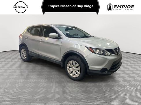 Used 2018 Nissan Rogue Sport S FWD image 1