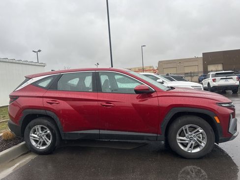 Used 2025 Hyundai Tucson SE image 4