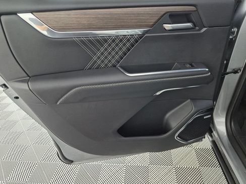 Used 2025 GMC Acadia Denali FWD image 29