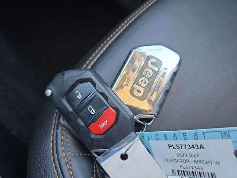 Used 2023 Jeep Gladiator Overland image 32